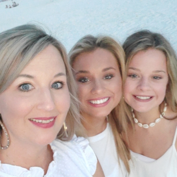 Meet your Posher, Kelly - Picture 2 of 2